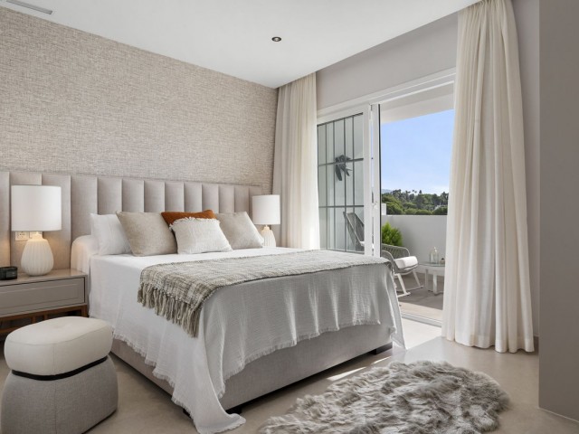 5 Bedrooms Apartment in Nueva Andalucía