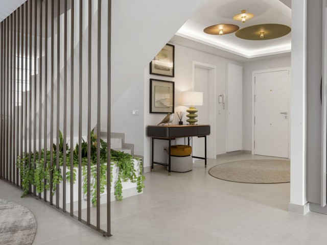 5 Bedrooms Apartment in Nueva Andalucía