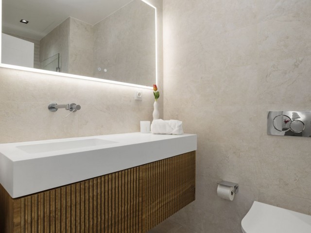 5 Bedrooms Apartment in Nueva Andalucía