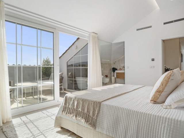 5 Bedrooms Apartment in Nueva Andalucía