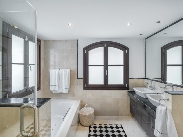 6 Bedrooms Villa in El Madroñal