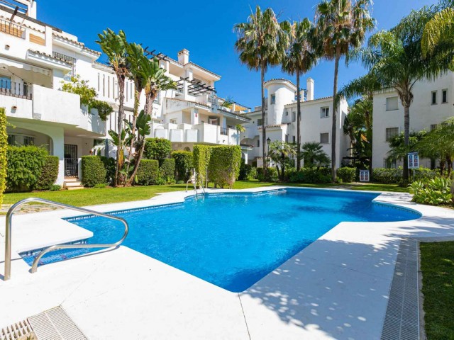 3 Bedrooms Apartment in Nueva Andalucía