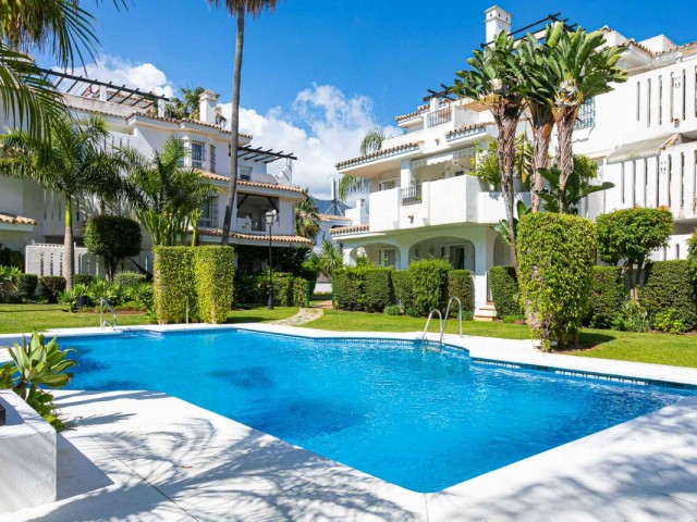 3 Bedrooms Apartment in Nueva Andalucía