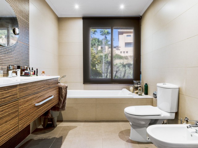 Appartement avec 3 Chambres  à Monte Halcones