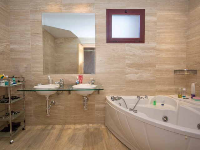 4 Schlafzimmer Apartment in Estepona