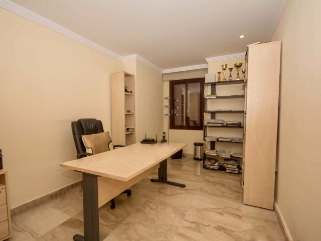 4 Bedrooms Apartment in Estepona