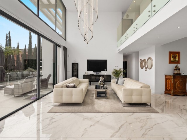 5 Soveroms Villa i Estepona