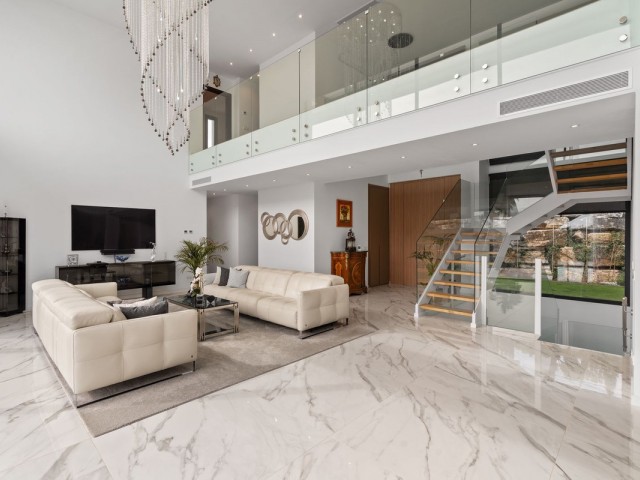 5 Soveroms Villa i Estepona