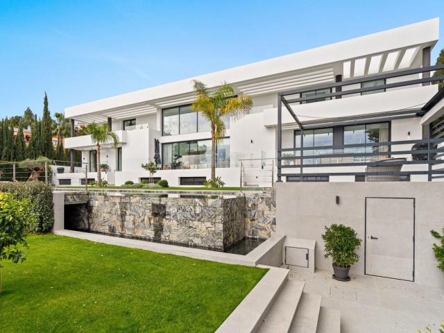 5 Soveroms Villa i Estepona