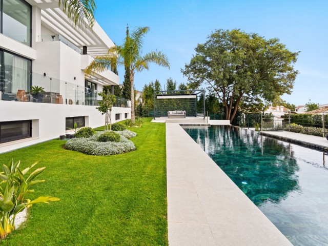 5 Soveroms Villa i Estepona