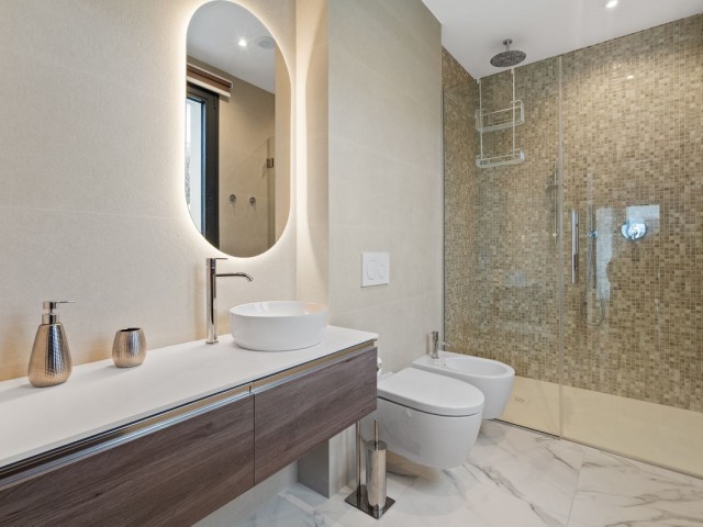 5 Soveroms Villa i Estepona