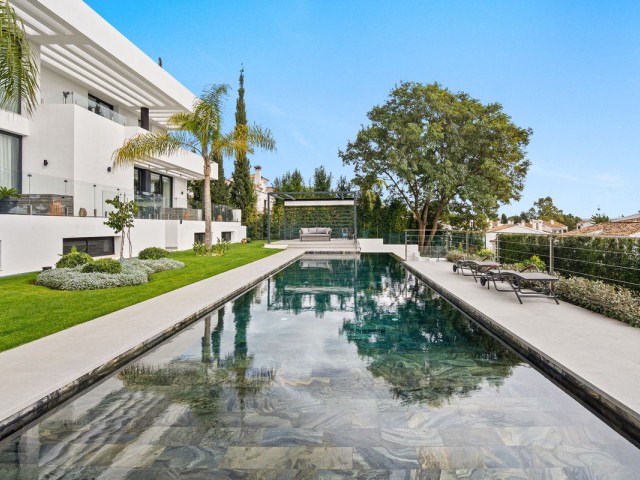 5 Schlafzimmer Villa in Estepona