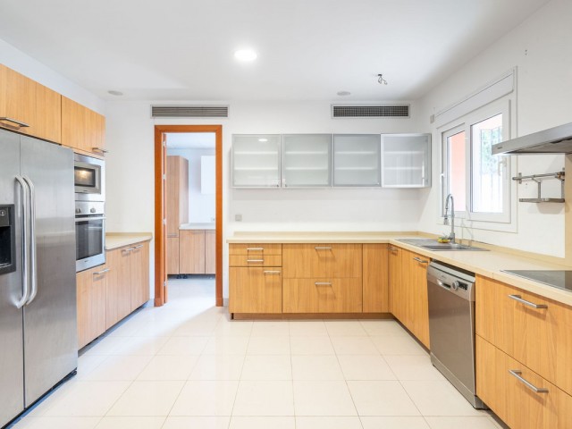 4 Bedrooms Villa in Sotogrande