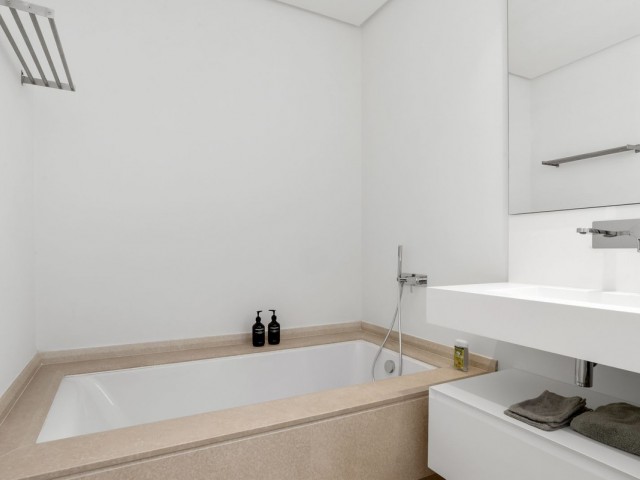 Ático con 3 Dormitorios  en Benahavís