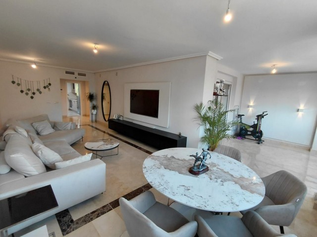 Apartamento con 2 Dormitorios  en Marbella