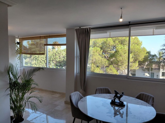 Apartamento con 2 Dormitorios  en Marbella
