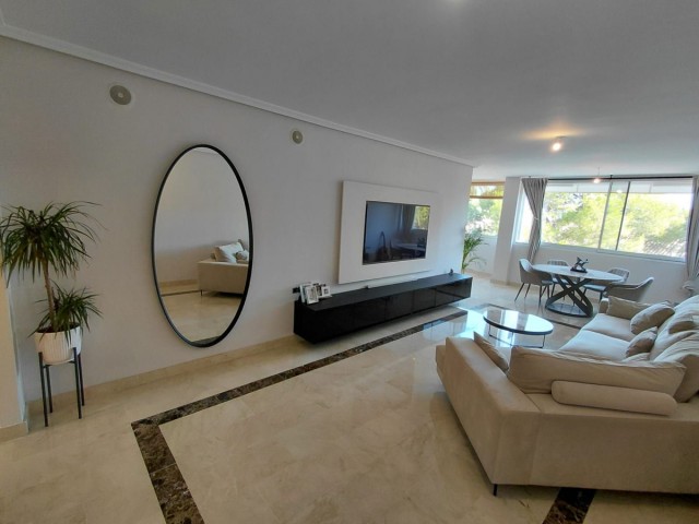 Apartamento con 2 Dormitorios  en Marbella