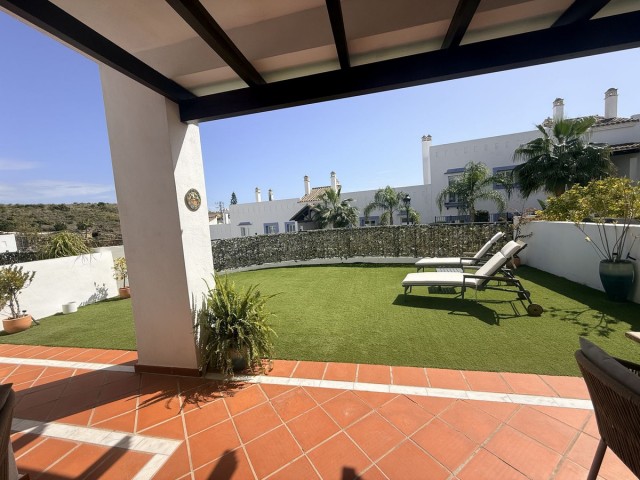 Apartamento con 3 Dormitorios  en Benahavís