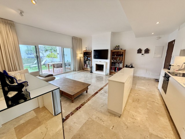 Apartamento con 3 Dormitorios  en Benahavís