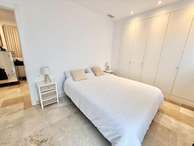 Apartamento con 3 Dormitorios  en Benahavís