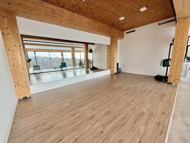 Apartamento con 3 Dormitorios  en Benahavís