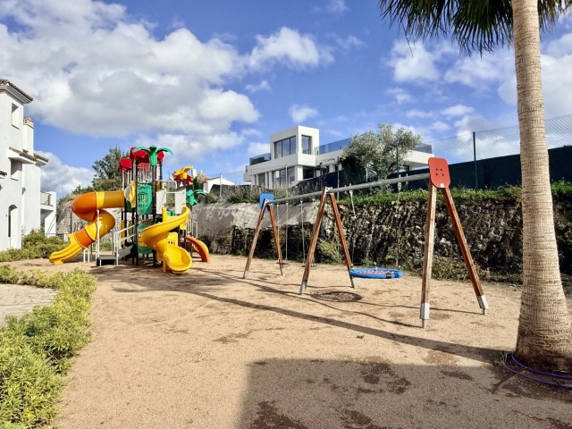 Apartamento con 3 Dormitorios  en Benahavís