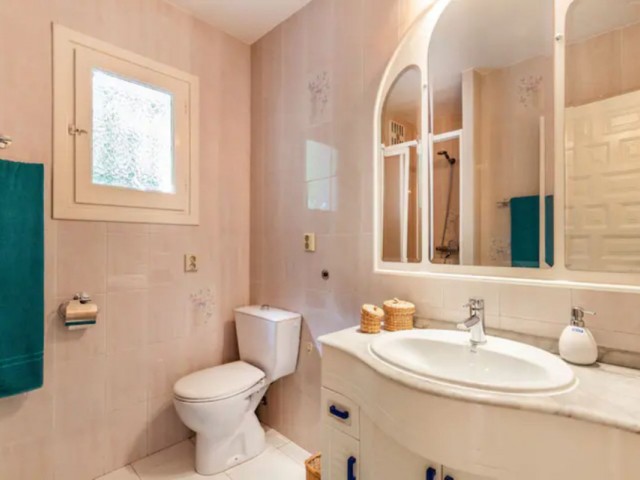 5 Bedrooms Villa in Nueva Andalucía