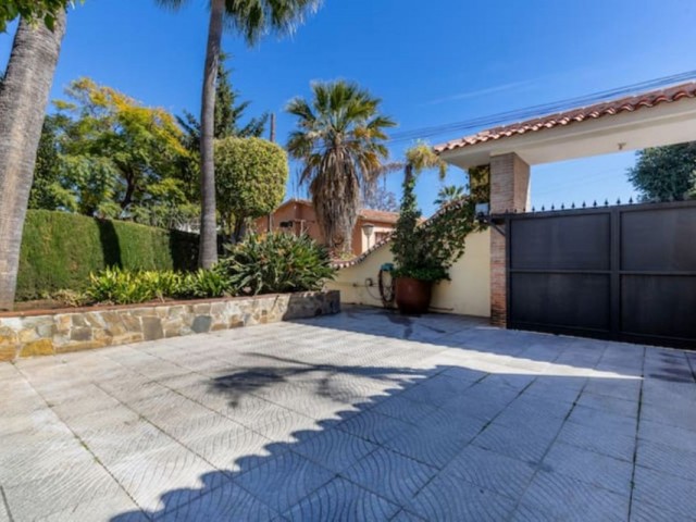 5 Bedrooms Villa in Nueva Andalucía
