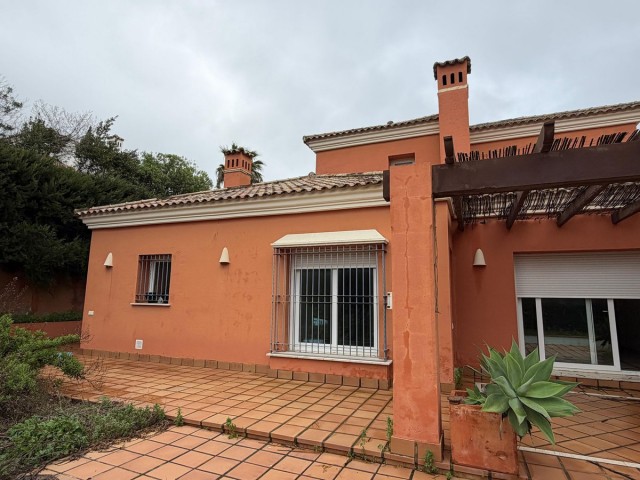 4 Bedrooms Villa in Sotogrande Alto