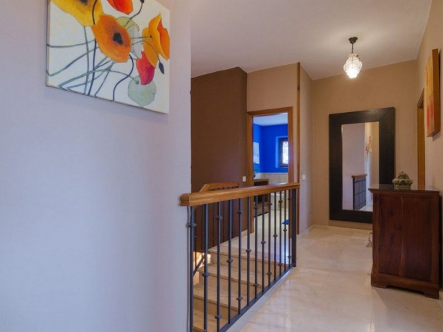 4 Bedrooms Villa in Estepona