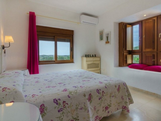 4 Bedrooms Villa in Estepona