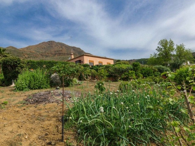 4 Bedrooms Villa in Estepona