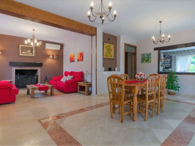 4 Schlafzimmer Villa in Estepona