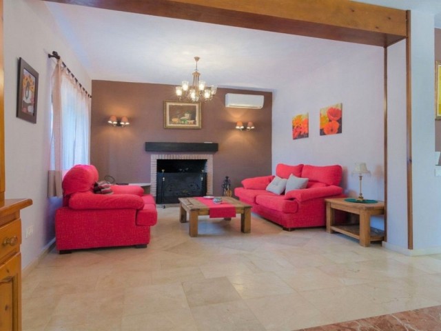 4 Schlafzimmer Villa in Estepona
