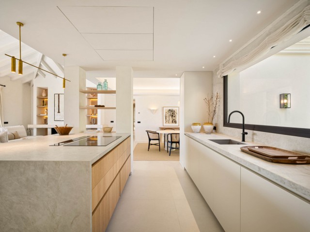 4 Bedrooms Villa in Nueva Andalucía