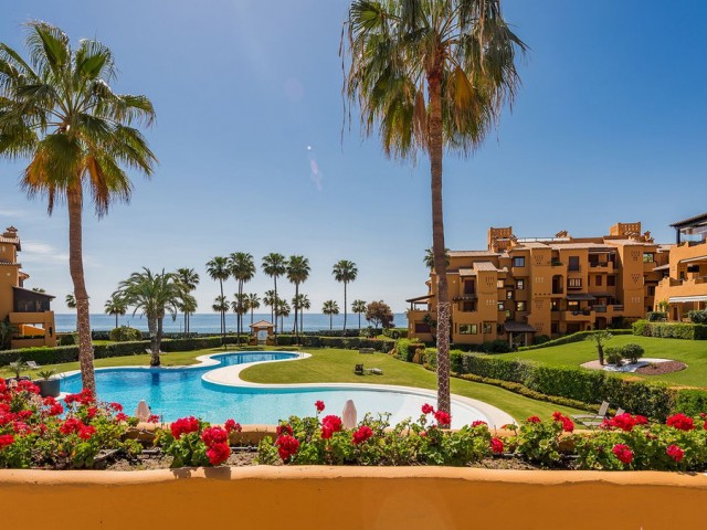 Apartamento con 4 Dormitorios  en New Golden Mile