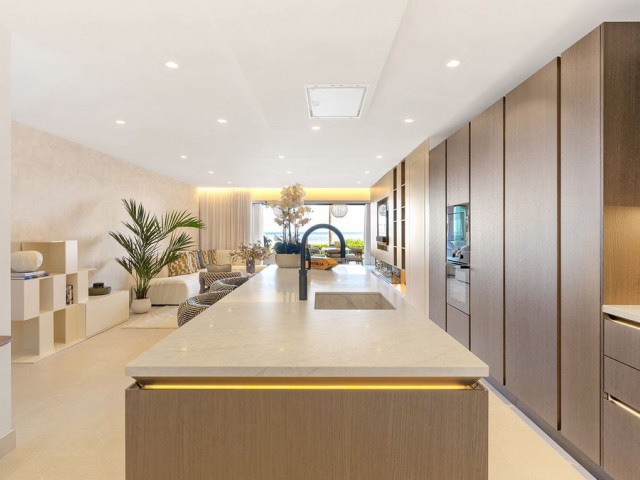 Apartamento con 4 Dormitorios  en New Golden Mile