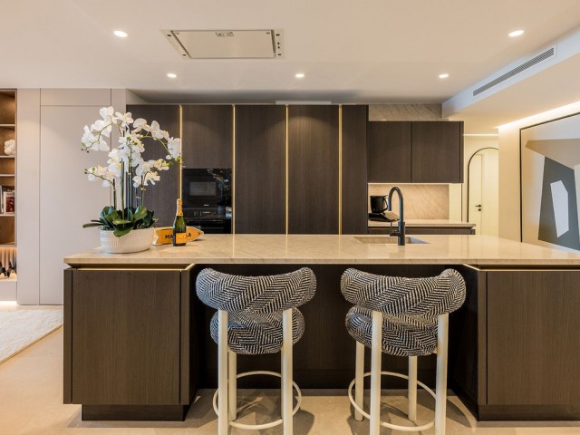 Apartamento con 4 Dormitorios  en New Golden Mile