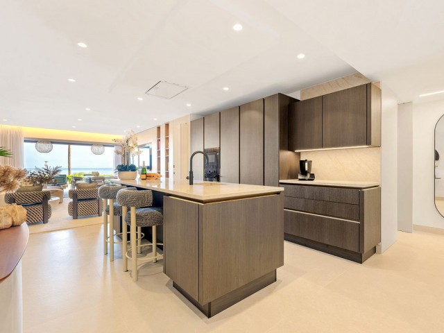 Apartamento con 4 Dormitorios  en New Golden Mile