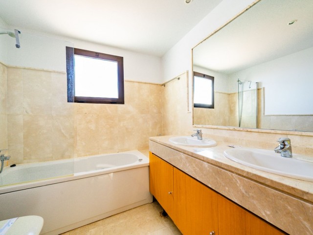 Penthouse avec 3 Chambres  à Casares Playa