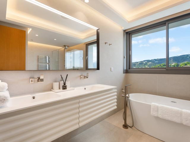 3 Bedrooms Apartment in Benahavís