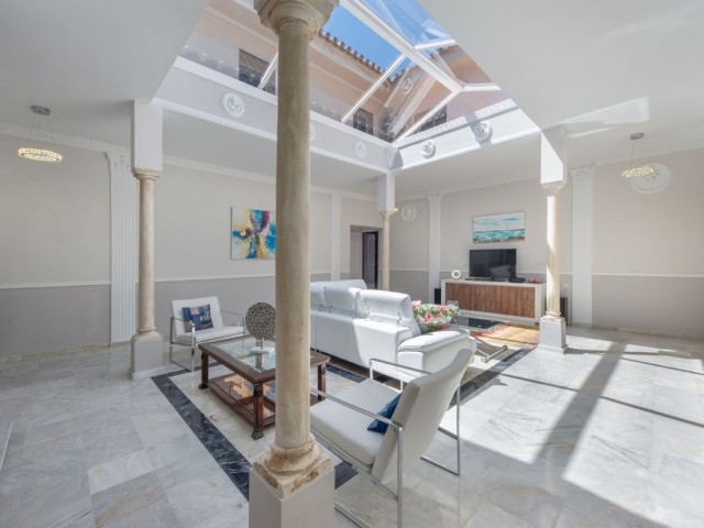 10 Bedrooms Villa in Marbella