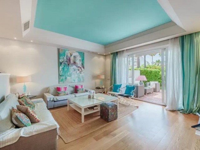 Maison mitoyenne avec 4 Chambres  à Costalita