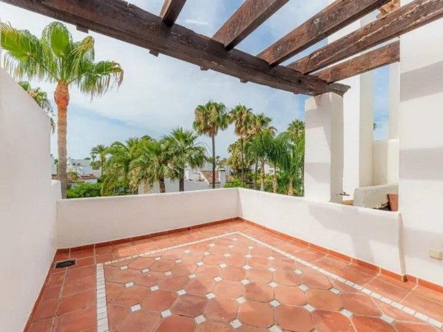 Maison mitoyenne avec 4 Chambres  à Costalita