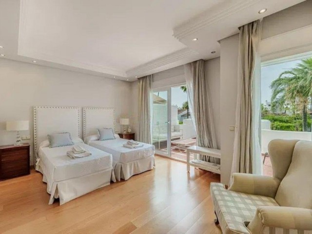 Maison mitoyenne avec 4 Chambres  à Costalita