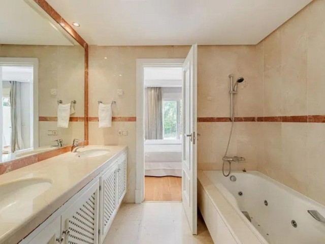 Maison mitoyenne avec 4 Chambres  à Costalita