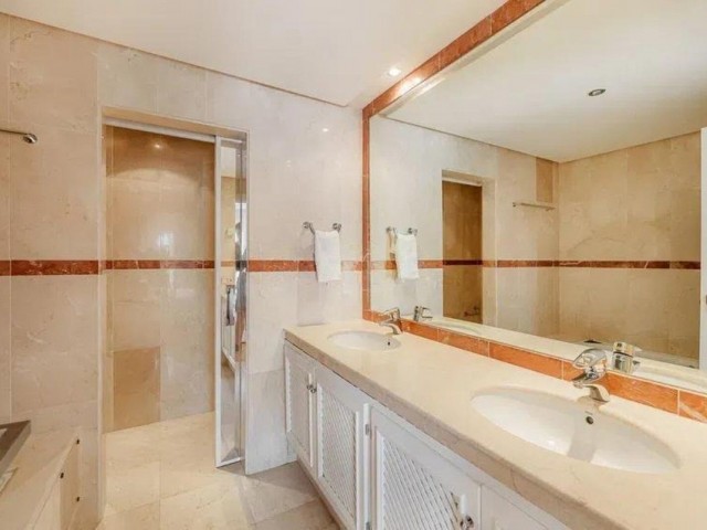 Maison mitoyenne avec 4 Chambres  à Costalita