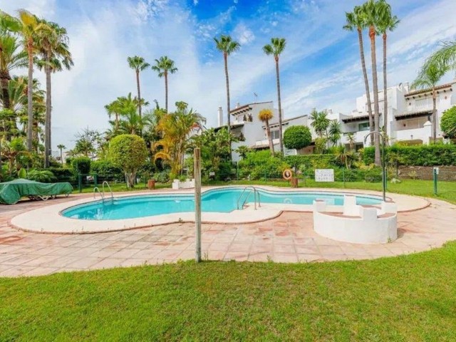 Maison mitoyenne avec 4 Chambres  à Costalita