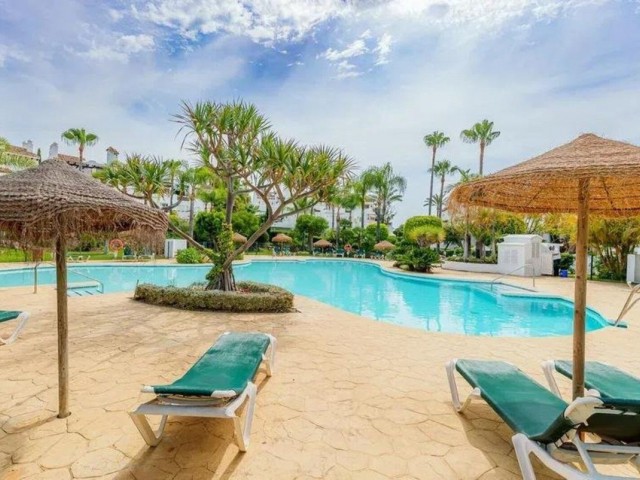 Maison mitoyenne avec 4 Chambres  à Costalita