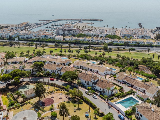 3 Slaapkamer Rijtjeshuis in La Duquesa